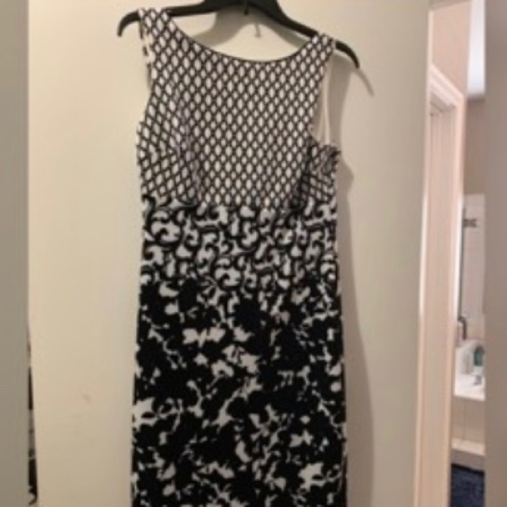 White House / Black Market size 8 brand new